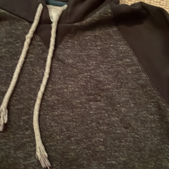 Billabong junior size Large hoodie in dark grey and black - Picture 3 of 8